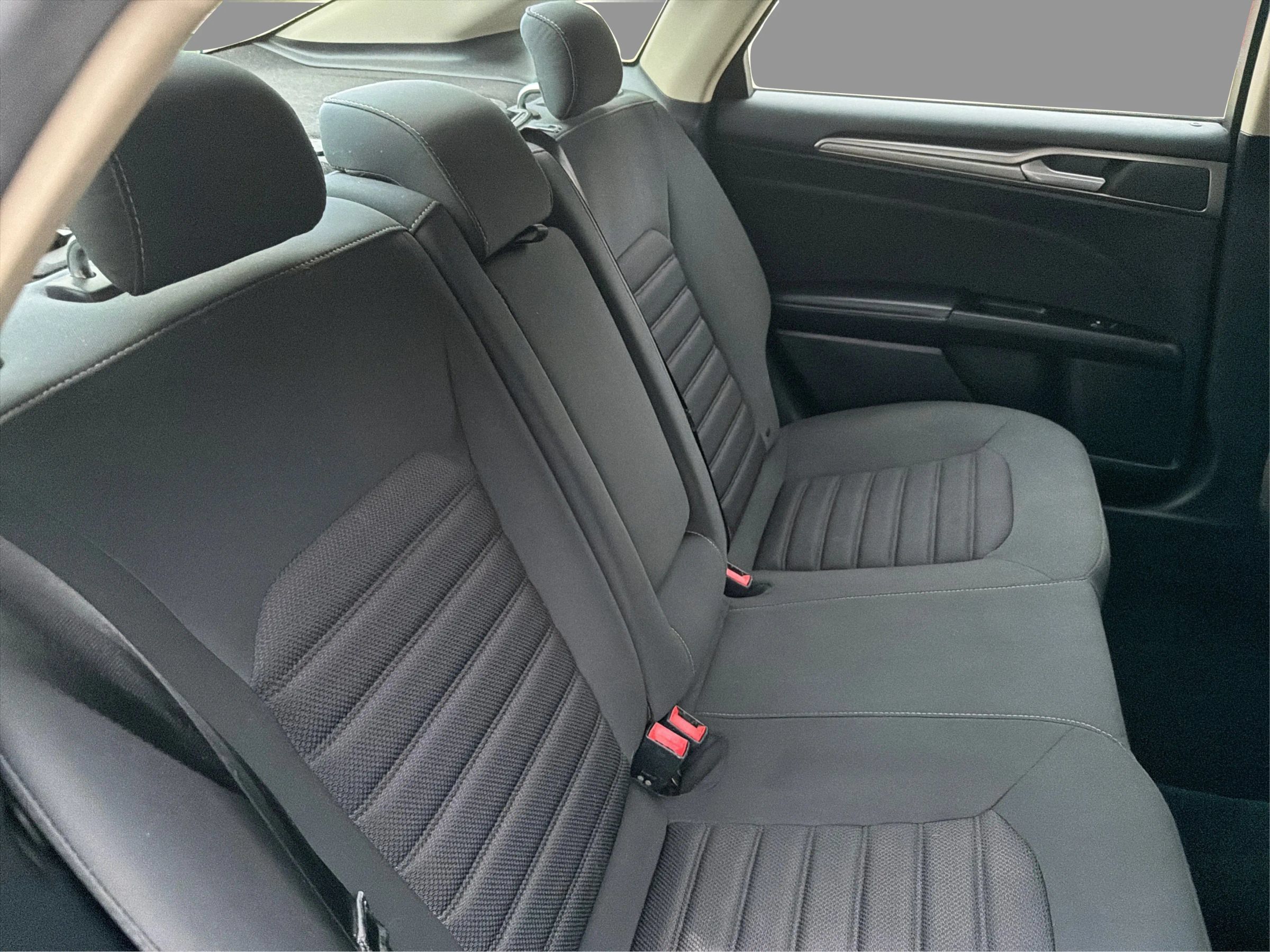 Used 2017 Ford Fusion SE FWD image 27