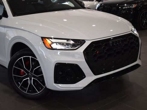 Used 2025 Audi SQ5 Premium Plus w/ Premium Plus Package image 2