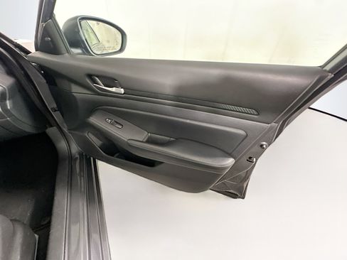 Used 2025 Nissan Altima 2.5 SV FWD image 30