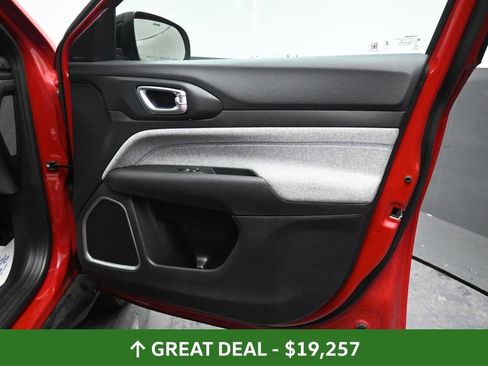 Used 2024 Jeep Compass Latitude image 20