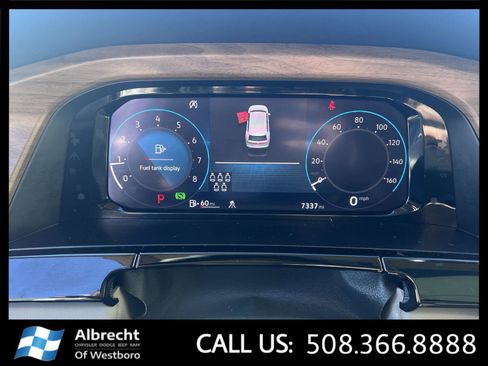 Used 2025 Volkswagen Atlas SE image 28