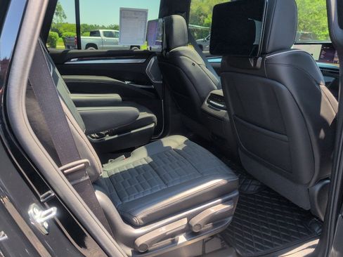 Used 2025 Cadillac Escalade Sport Platinum w/ LPO, ONYX Package AWD/4WD image 33