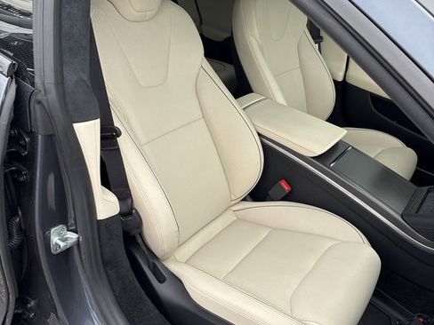 Used 2021 Tesla Model S Plaid image 11
