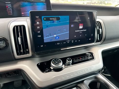 Used 2025 Ford Expedition Active AWD/4WD image 17