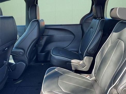 New 2026 Chrysler Pacifica Limited w/ S Appearance Package FWD image 23
