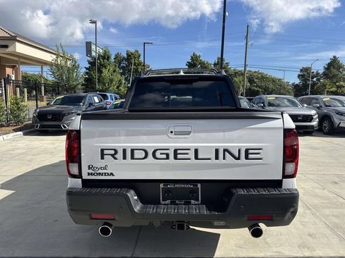 Used 2025 Honda Ridgeline Black Edition image 6