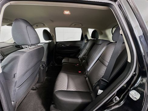 Used 2019 Nissan Rogue SV image 23