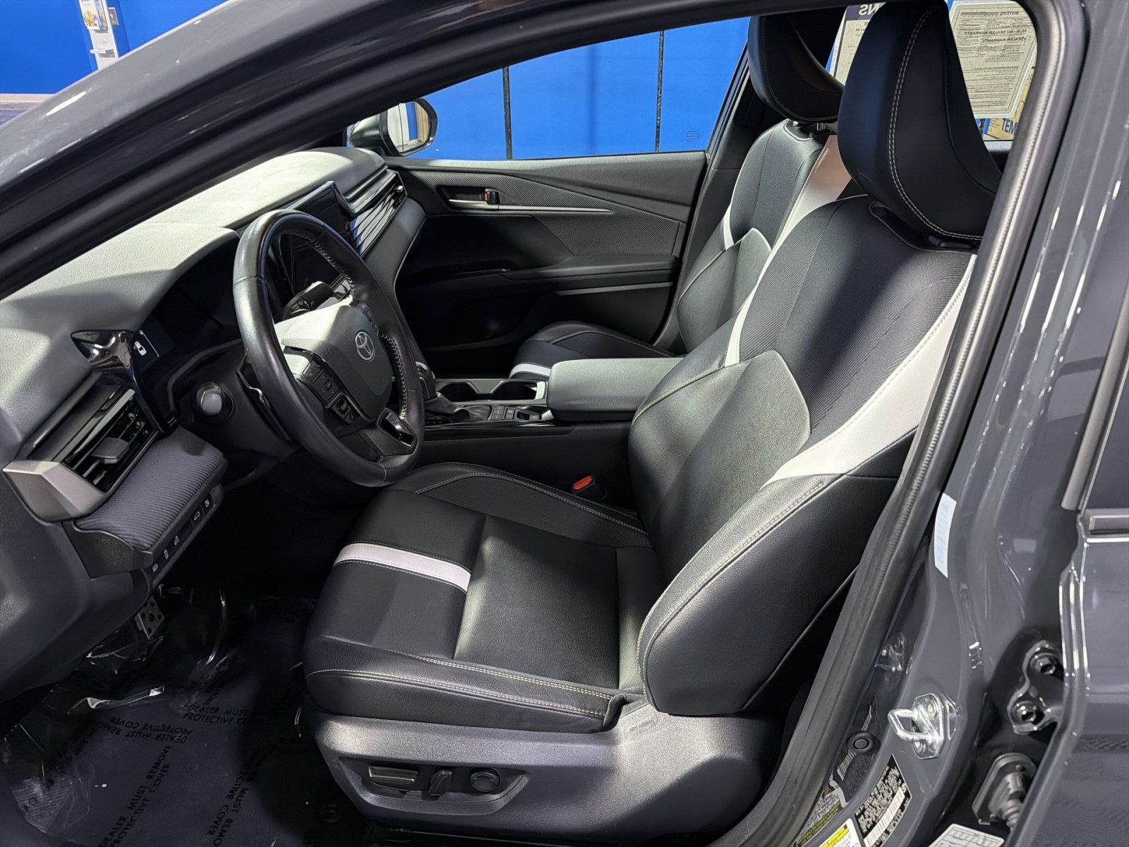 Used 2025 Toyota Camry SE FWD image 23