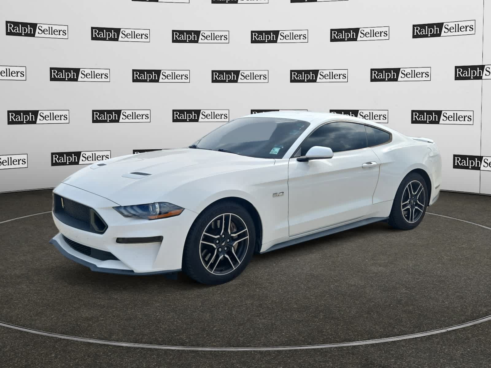 Used 2018 Ford Mustang GT RWD image 2