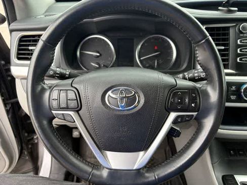 Used 2018 Toyota Highlander XLE AWD/4WD image 14