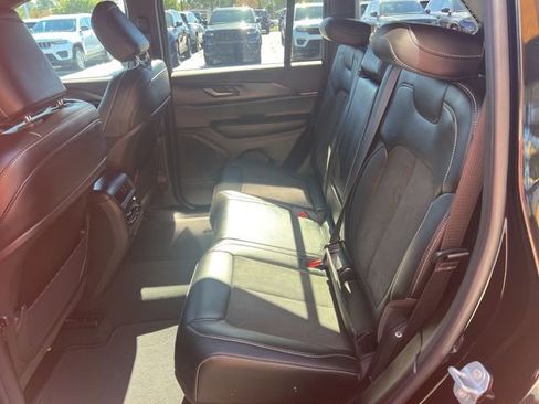 New 2025 Jeep Grand Cherokee Altitude image 19