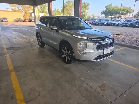 Used 2025 Mitsubishi Outlander SE AWD/4WD image 6