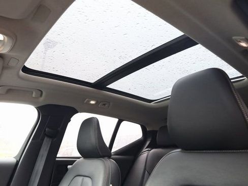 Used 2024 Volvo XC40 B5 Plus w/ Climate Package image 22