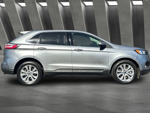 Used 2022 Ford Edge Titanium image 3