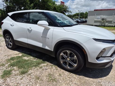 Used 2025 Chevrolet Blazer LT FWD image 4