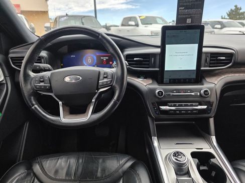 Used 2020 Ford Explorer Platinum w/ Premium Technology Package image 10