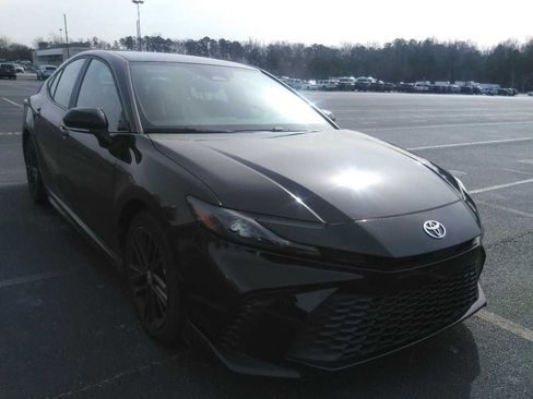 Used 2025 Toyota Camry SE FWD image 4