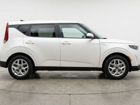 Used 2025 Kia Soul LX w/ LX Technology Package image 11