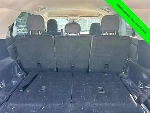 Used 2025 Ford Explorer Active AWD/4WD image 18