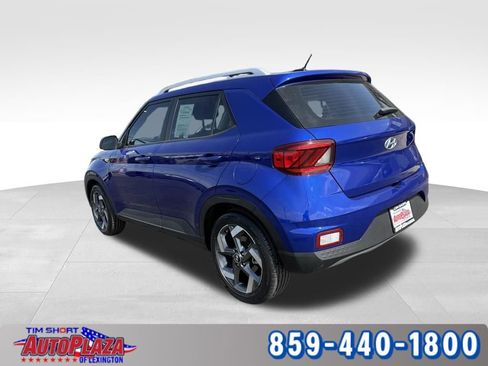 Used 2024 Hyundai Venue SEL FWD image 2