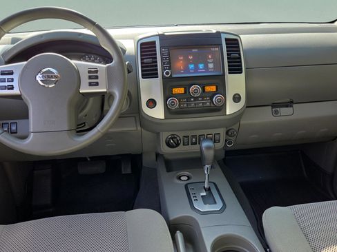 Used 2021 Nissan Frontier SV image 12