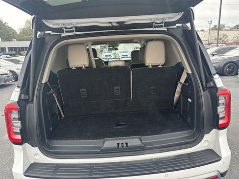 Used 2024 Ford Expedition Limited image 24