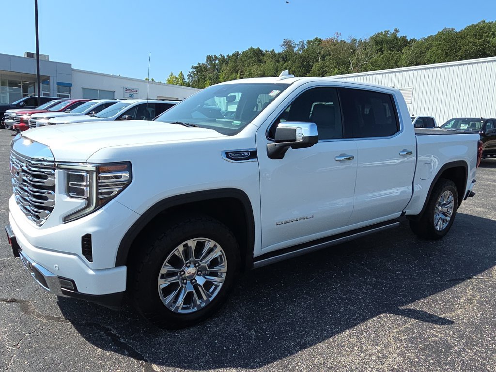 Used 2022 GMC Sierra 1500 Denali w/ Technology Package AWD/4WD image 4