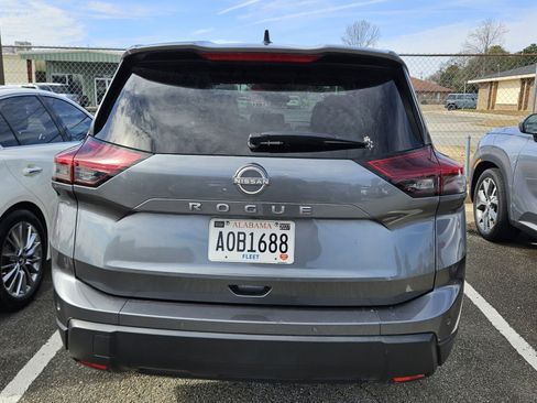 Used 2024 Nissan Rogue S image 7