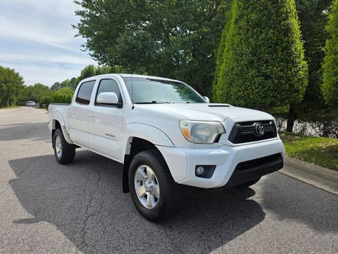 Used 2015 Toyota Tacoma PreRunner w/ TRD Sport Package image 8