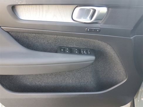 Certified 2024 Volvo XC40 B5 Core image 19