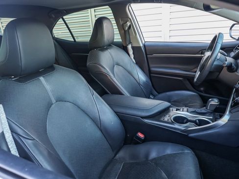 Used 2022 Toyota Camry XLE image 20