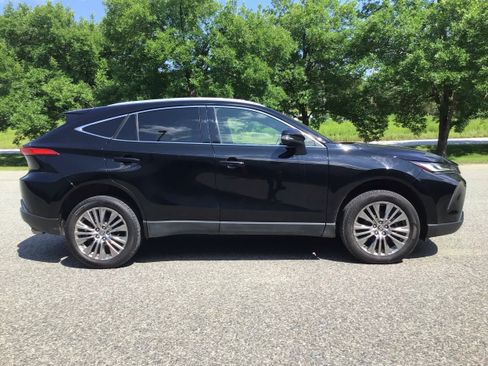 Used 2022 Toyota Venza XLE AWD/4WD image 8