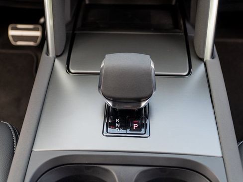 Used 2025 Land Rover Discovery Sport Dynamic SE image 17