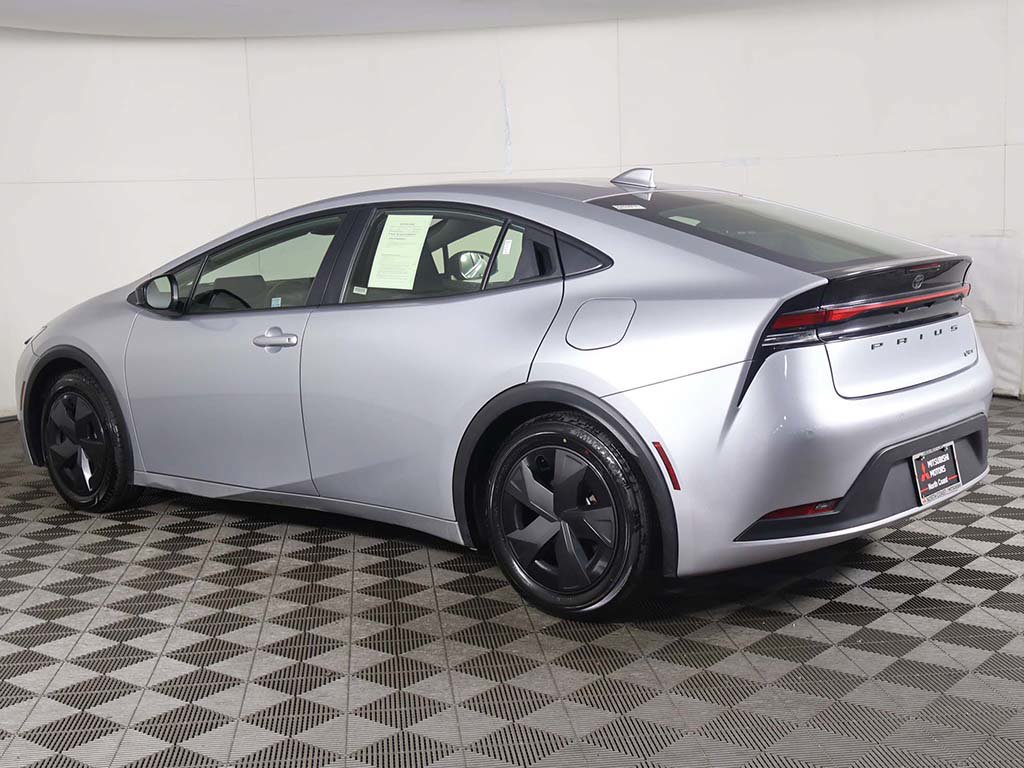 Used 2025 Toyota Prius LE FWD image 8