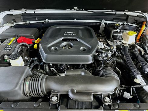 Used 2023 Jeep Wrangler Sahara image 33