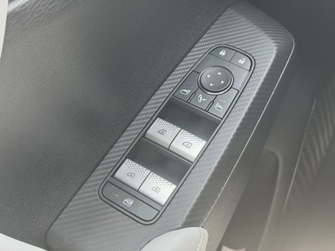 New 2025 Mitsubishi Outlander SE image 21