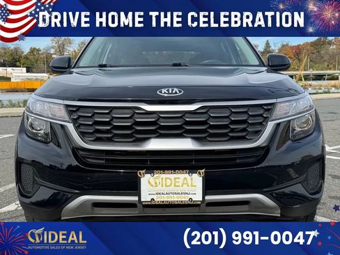 Used 2021 Kia Seltos LX AWD/4WD image 2