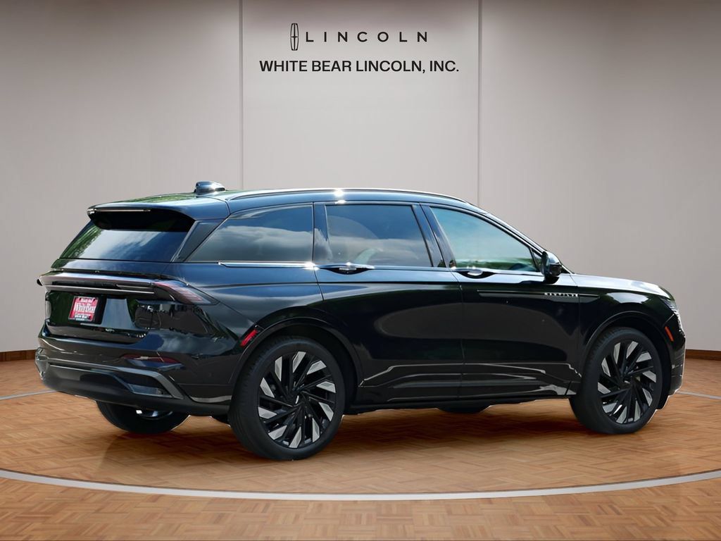 Used 2024 Lincoln Nautilus Reserve w/ Equipment Group 202A AWD/4WD image 5