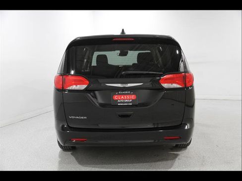 Used 2024 Chrysler Voyager LX image 21