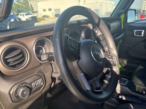 Used 2018 Jeep Wrangler Unlimited Sport image 9