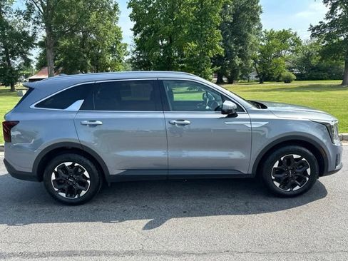 Certified 2024 Kia Sorento S FWD image 29