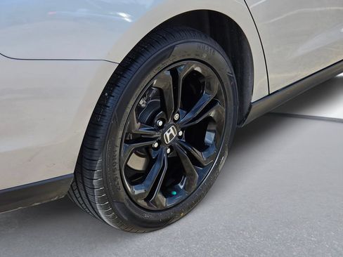Used 2025 Honda Accord SE image 9