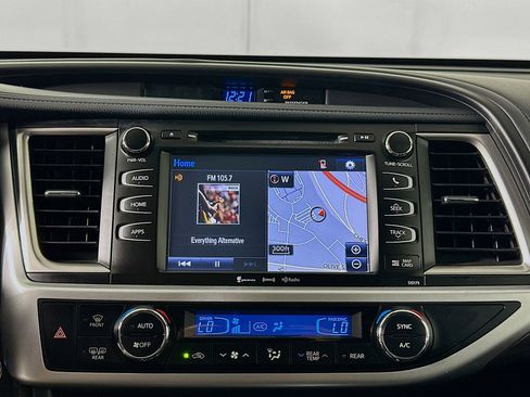 Used 2017 Toyota Highlander SE AWD/4WD image 24