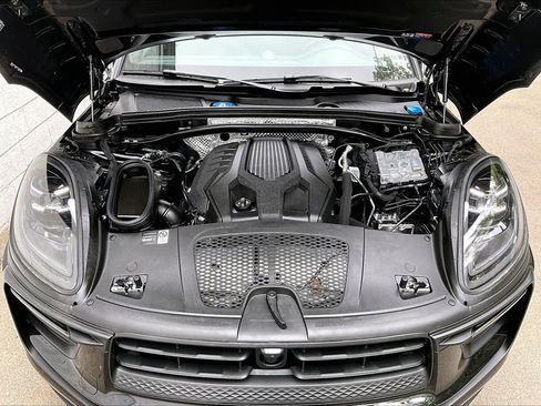 Used 2025 Porsche Macan AWD/4WD image 15