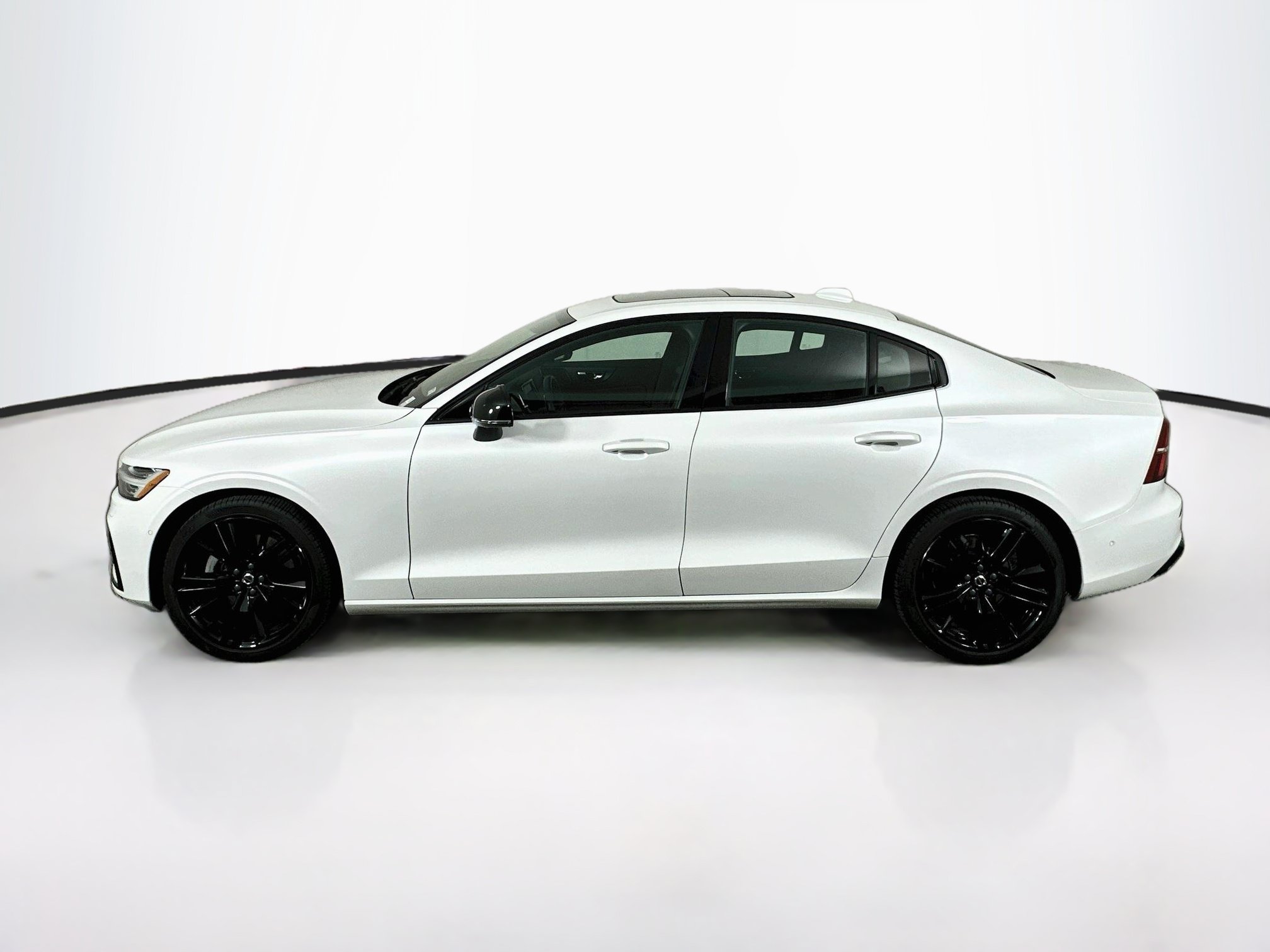 Used 2023 Volvo S60 B5 Plus w/ Climate Package AWD/4WD image 4