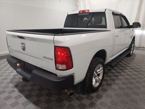 Used 2019 RAM 1500 Classic SLT AWD/4WD image 3