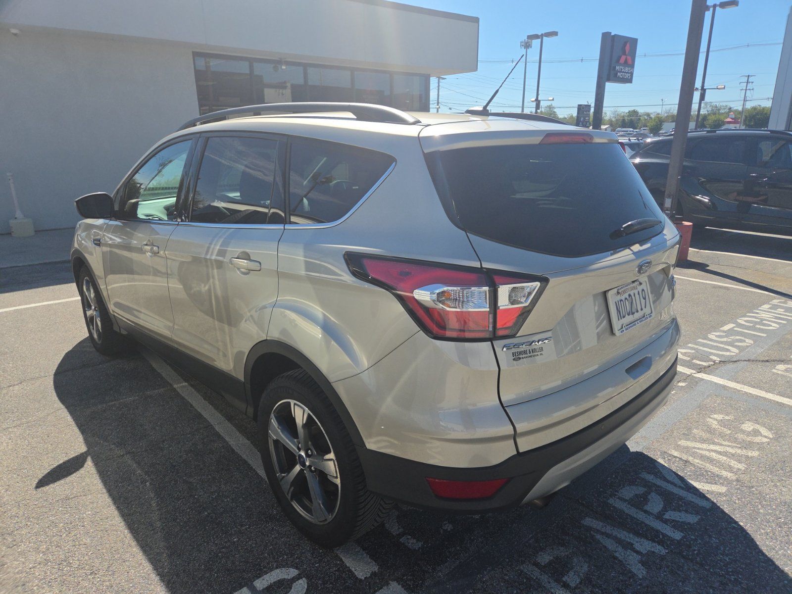 Used 2017 Ford Escape SE w/ SE Leather Comfort Package AWD/4WD image 6