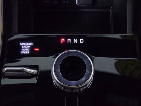 Used 2023 Jeep Grand Cherokee Limited w/ Luxury Tech Group II AWD/4WD image 30