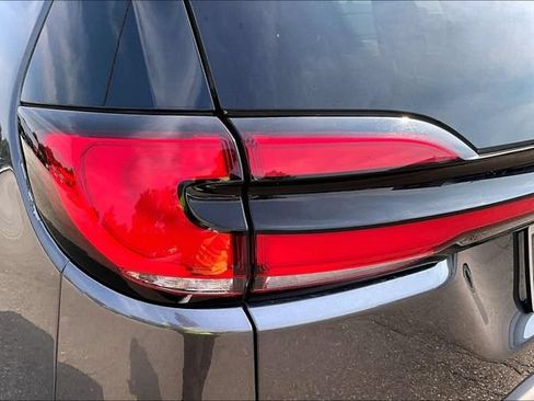 Used 2023 Chrysler Pacifica Touring-L FWD image 30