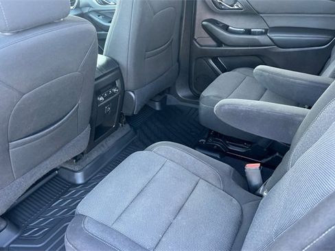 Used 2023 Chevrolet Traverse LT image 14